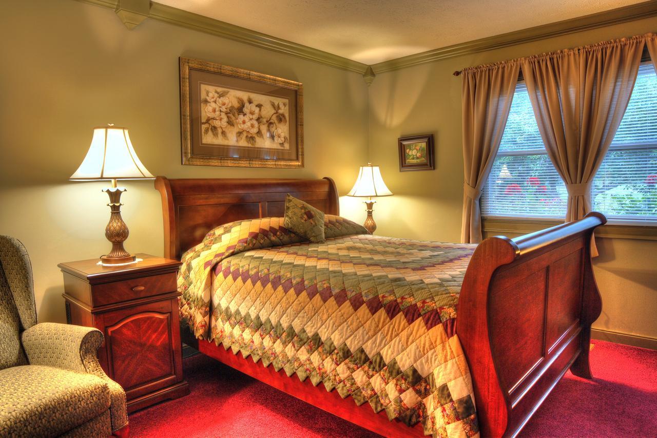 Los Gatos Bed & Breakfast Penn Yan Exterior photo